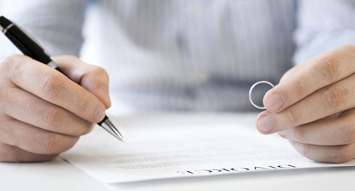 তালাকপ্রাপ্তা নারীরা তিন মাসিক পর্যন্ত অপেক্ষা করবে