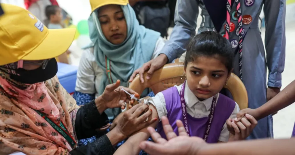 টাইফয়েডের ভ্যাকসিন জনগণকে বিষ গ্রহণে বাধ্য করে